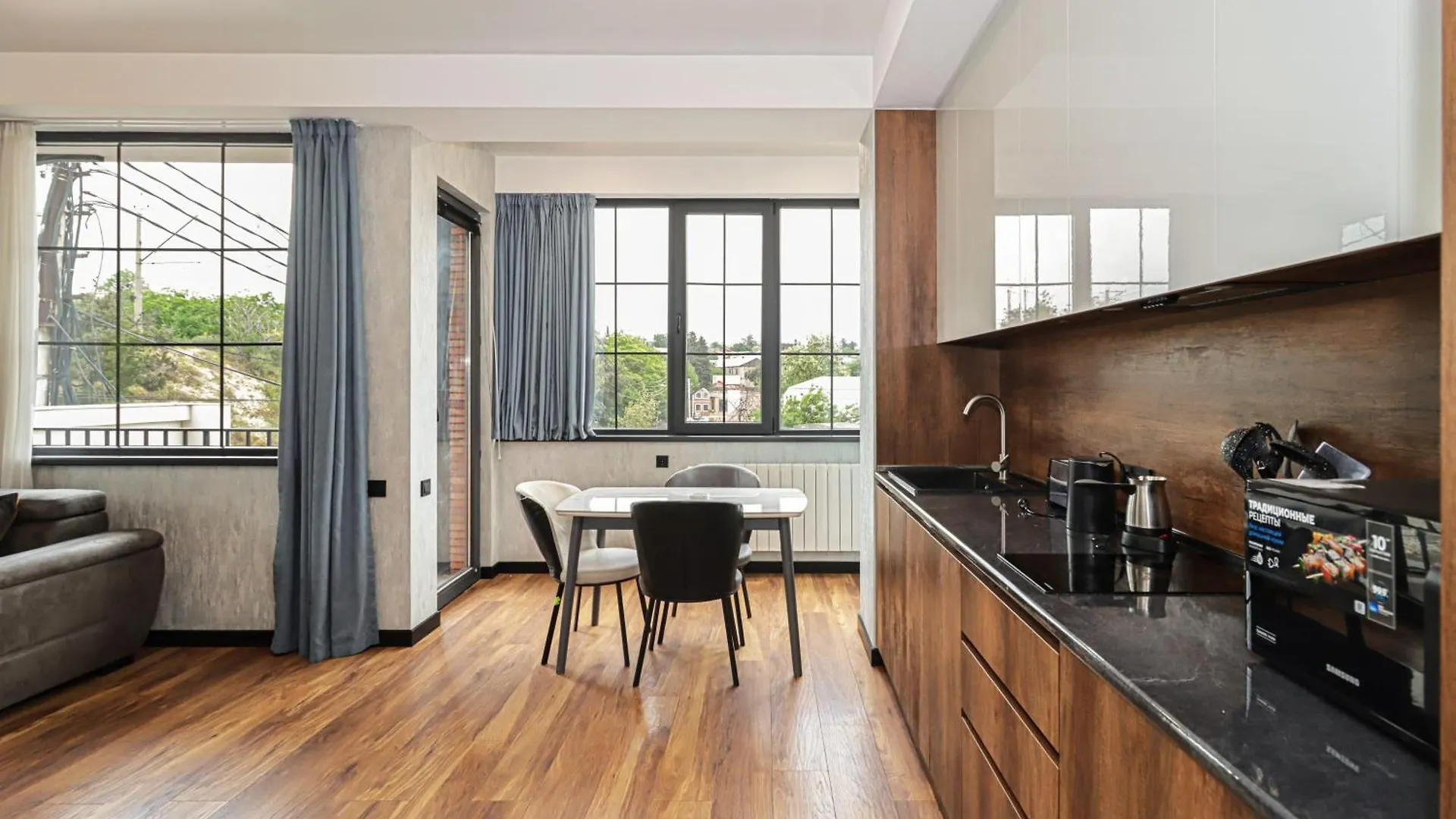 טביליסי Newly Renovated Stylish Apart W Stunning Views 0*,