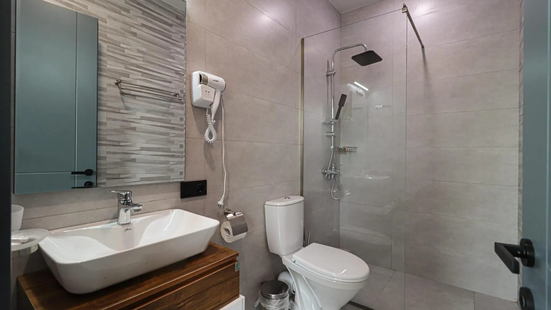 טביליסי Newly Renovated Stylish Apart W Stunning Views דירה