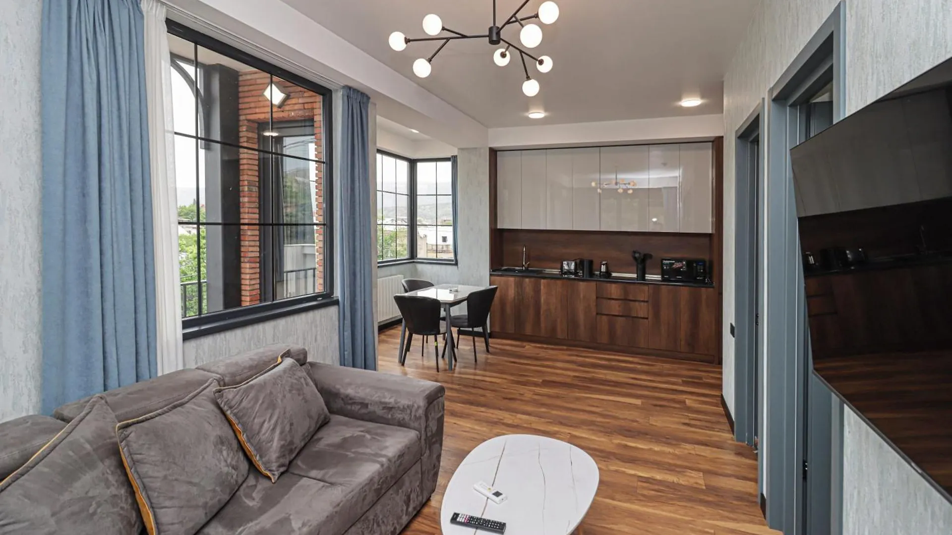 טביליסי Newly Renovated Stylish Apart W Stunning Views דירה