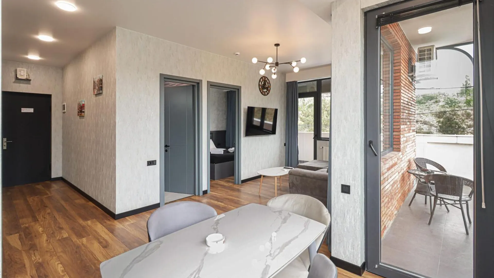 דירה טביליסי Newly Renovated Stylish Apart W Stunning Views
